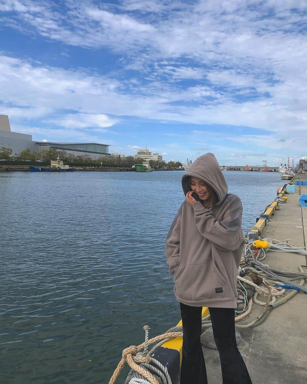 honoka のインスタグラム：「新曲restart配信スタートしました💕 既に聴いて下さった方から たくさん感想もらってて嬉しいです🥰ありがとう！  YouTubeに映像も上がってるので 是非チェックしてねー！  そしてこの曲はテレビ東京のドラマ #だから私はメイクする  主題歌にもなっております。 今夜から放送スタートです！楽しみ💄✨」