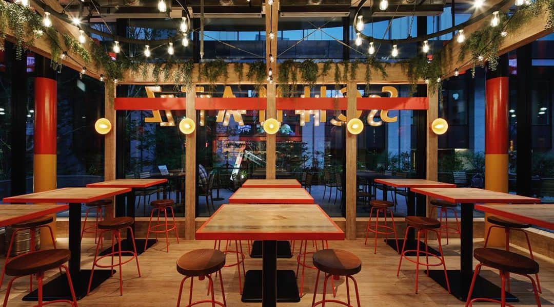 JJ.Acunaのインスタグラム：「Thank you to @schmatzjp and @christopher.ax for a great collaboration with our studio - a lovely sausage and beer garden concept for the iconic Tokyo World Gate. Happy and grateful for this project! 🍻 🍺 @jja.bespoke.studio  . . 📸: Daisuke Shima . . #restaurantdesign #jjacunabespokestudio #schmatzjp #designinteriors #interiordesign」