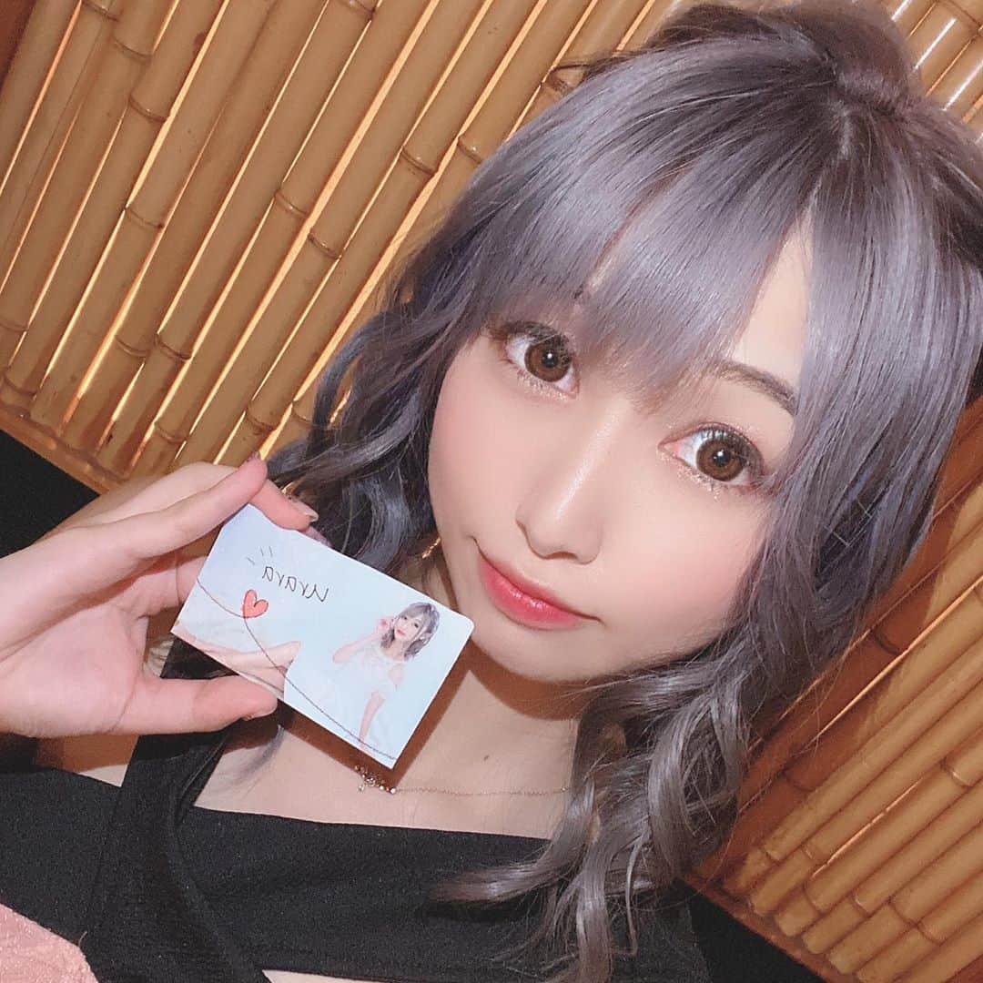 うららのインスタグラム：「明日から3連勤です♪ 名刺新しいの出来たので、貰いに着て下さい☺️  #キャバ嬢 #キャバクラ #キャバ #歌舞伎町 #歌舞伎町キャバ嬢 #歌舞伎 #宣材写真 #名刺 #お酒好きな人と繋がりたい #お酒 #お酒好き女子 #酒 #パリピ」