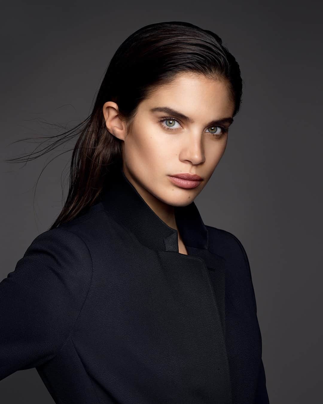 Armani Beautyさんのインスタグラム写真 - (Armani BeautyInstagram)「High coverage, high confidence. @SaraSampaio wears POWER FABRIC in shade 6.5 for a perfect, velvet matte finish that lasts all day.   Credit: @karimsadli  #Armanibeauty #PowerFabric #foundation」10月7日 18時58分 - armanibeauty