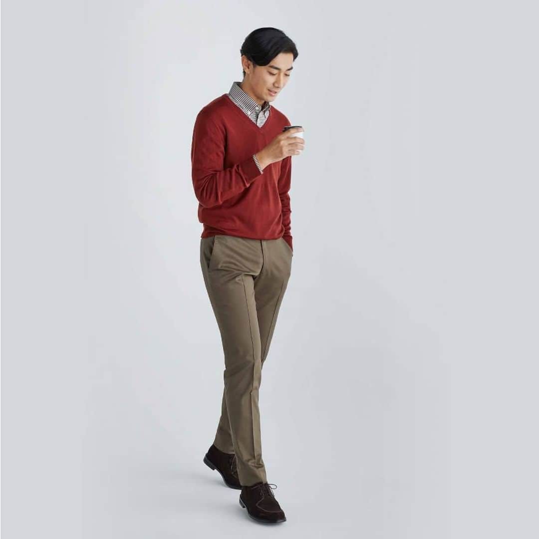 ORIHICAさんのインスタグラム写真 - (ORIHICAInstagram)「ㅤ 今年はテレワークでも大活躍間違いなし！ ビジカジに最適なVネックセーター  ORIHICAのVネックセーターは ベーシックカラーからアクセントカラーまで、 豊富なカラーバリエーションをご用意しています！ また、洗濯機で洗えるのでお手入れもらくちん。 ぜひお気に入りの1枚を見つけてくださいね♪ ㅤ #ORIHICA #オリヒカ #スーツ #ワイシャツ #スーツ男子 #スーツスタイル #ジャケットコーデ #ジャケットスタイル #スーツのある日常 #ビジネススーツ #フォーマルスーツ #結婚式スーツ #メンズコーディネート #ビジネスマン #ビジネススタイル #スーツコーデ #ビジカジ #大人男子 #男性ファッション #スーツ着こなし #メンズスーツ #仕事着 #Vゾーン #Vネックセーター #Vネックニット #ビジカジスタイル #ビジカジコーデ #ニット男子 #プルオーバーニット #秋冬コーディネート」10月7日 19時00分 - orihica_official