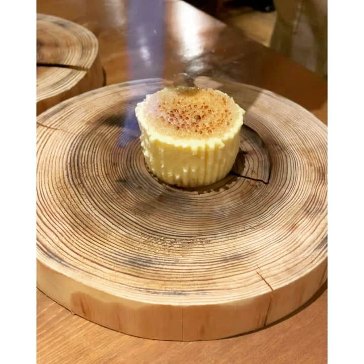 七瀬遥のインスタグラム：「炙りバスクチーズケーキ😋💕🧀 チーズケーキ大好き💛  #バスクチーズケーキ#美味しい#cheesecake#sweets #beautiful#delicious#good#friend#happy#love#happiness#good#smile#tokyo#omotesando#japan」