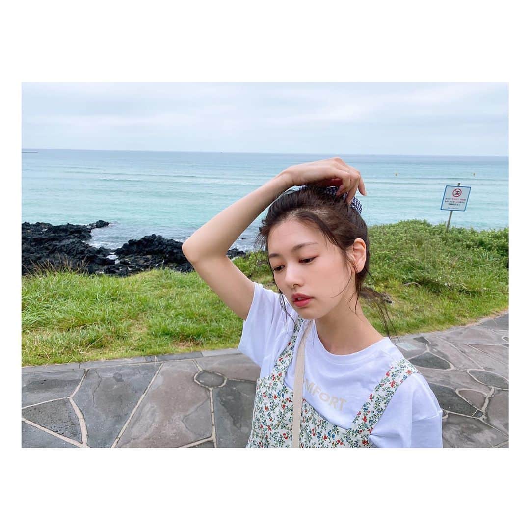 チョン・ソミンのインスタグラム：「오늘밤 쏨데이 브이로그 업데이트 예정입니다😊 쏨댕이들 이따만나🐶 #사진은nottoday」