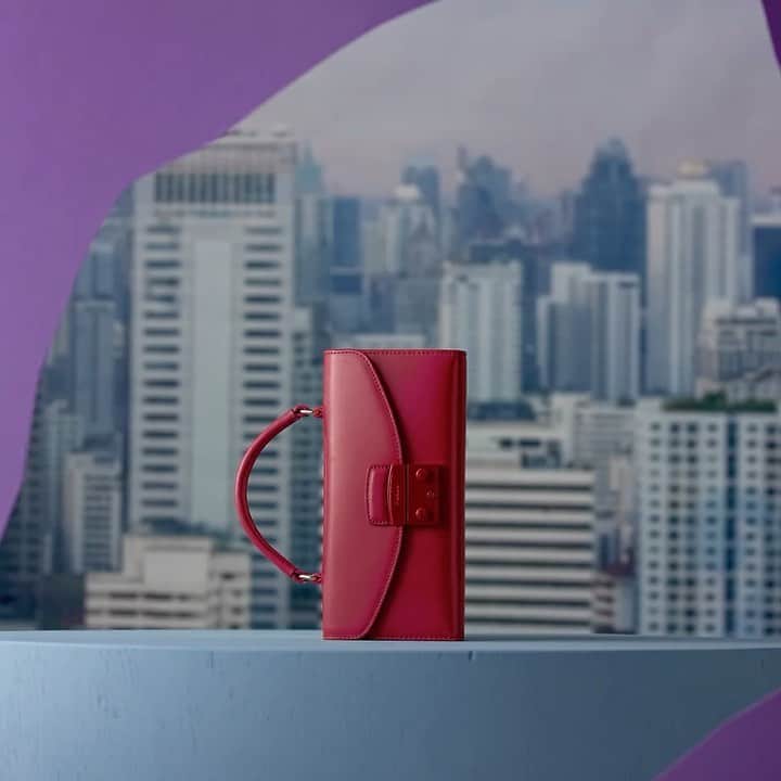 フルラのインスタグラム：「There's a Furla Metropolis for every moment. Discover more via the link in bio.  #thefurlasociety #furlafeeling #newcollection #furla #accessories #fashion」