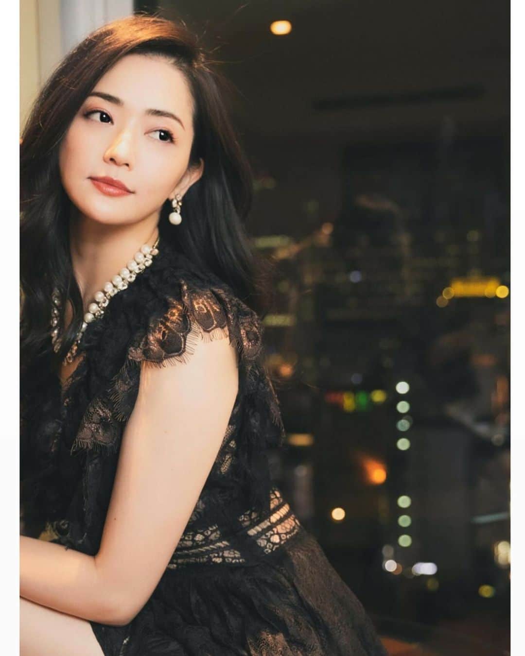 山口愛実のインスタグラム：「遅くなりましたが SHOWROOM配信1か月を終えまして  配信に来て下さった皆様 本当にありがとうございました‼️ 最初の何も分からず出来ずにいた自分を 1人1人の方々が支えて下さったこと 心より感謝いたします🙇‍♀️  私が芸能始めた頃から知って下さった方々、アバンギャルド時代のファンの皆様、レースクイーン時代のファンの皆様、水中ニーソで知って下さった方々、マスカッツファンの皆様そして今回のコンテストで桜代を知って下さった皆様。 学生時代の友人、アバンギャルドの先輩、同期、後輩ちゃん、マスカッツメンバー。私の芸能人生で携わって下さったみんなが来てくれて応援してくれて、自分がやって来た事の現れ、集大成だったように感じます。 1か月じゃなくてずっとずっと 前からみんなに支えて来てもらったんだって再確認いたしました。  とくに今回のコンテストで一緒の参加者様達、その応援の皆様までルームに来て下さり応援し励まし合えたこと、その優しさで歓喜回って泣いちゃいましたね。 すごく暖かかったです❤️  今後ファイナリストの発表があります 残れたら次のステージしっかり今回学んだ事を糧にして成長させて花開かせたいと思います！  ファンの方が仰ってたように ファイナリストになってみんなから 頂いた優しさ何万倍に❗️ 恩返ししたい‼️  そんな気持ちでいっぱいです😊 今後もタレント、モデル桜代真名として精進して参りたいと思います。  長い期間拙い私にお付き合い頂き 本当にありがとうございました！  結果はまだわかりませんが引き続き 頑張っていきたいと思いますので よろしくお願い申し上げます。」