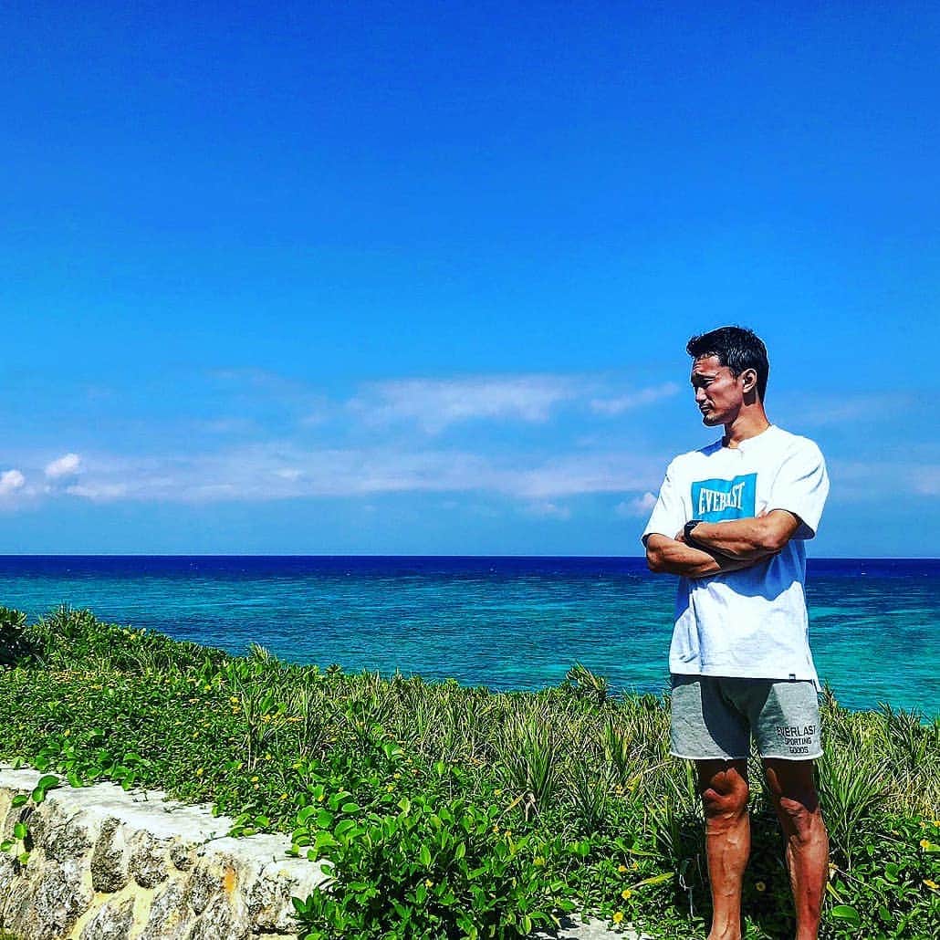 梅野源治のインスタグラム：「🏋️💪🌊🐠 #トレーニング後は少しだけのんびり　#感謝 #与論島」