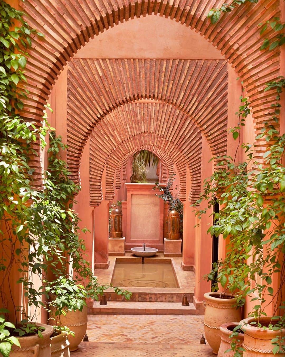 Vogue Parisさんのインスタグラム写真 - (Vogue ParisInstagram)「For those for whom travel is still of the cards, @RizzoliBooks has published a new book to help our minds wander. ‘Inside Marrakesh: Enchanting Homes and Gardens’ is a collection of some of the most beautiful images of houses and gardens in the city, put together by designer @MeryanneInspired and photographer @JeanCazals. Swipe left for a preview」10月7日 19時18分 - voguefrance