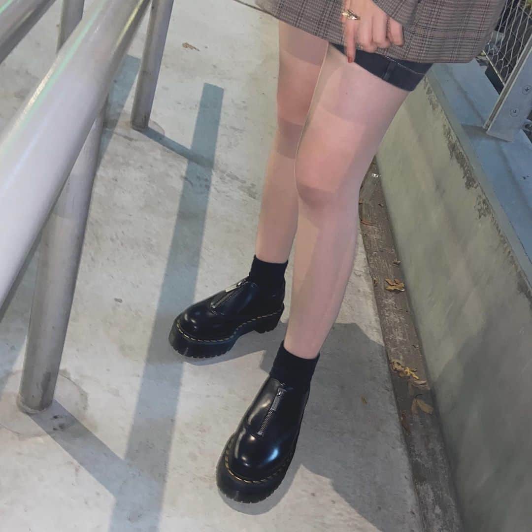 虹香さんのインスタグラム写真 - (虹香Instagram)「︎︎︎︎︎☺︎﻿ 新しいお靴〜﻿ ﻿ #drmartens @drmartens_japan」10月7日 19時40分 - njk_68