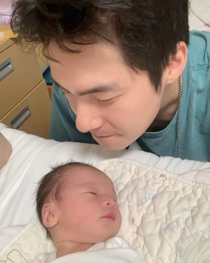 イ・ジェウォンのインスタグラム：「. 아......💕」