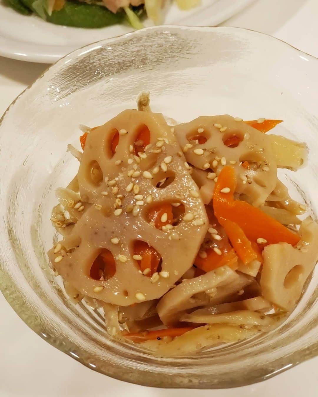 佐藤純さんのインスタグラム写真 - (佐藤純Instagram)「ご飯できたよ～🙌🍚  みんな習い事で食べる時間がバラバラ。。。  これが意外とめんどい😅  この先、子供達が大きくなったら、もっとそうなっていくんだろうなぁ。。。  エプロンは @laurenroth_japan  #夕飯 #ご飯できたよ #たいしたもんは作ってない #野菜炒め #大好き #蓮根のきんぴら #エプロン #laurenrothart  #ママ #ママモデル #モデル #mama #mamamodel #model」10月7日 19時38分 - junsatoidea