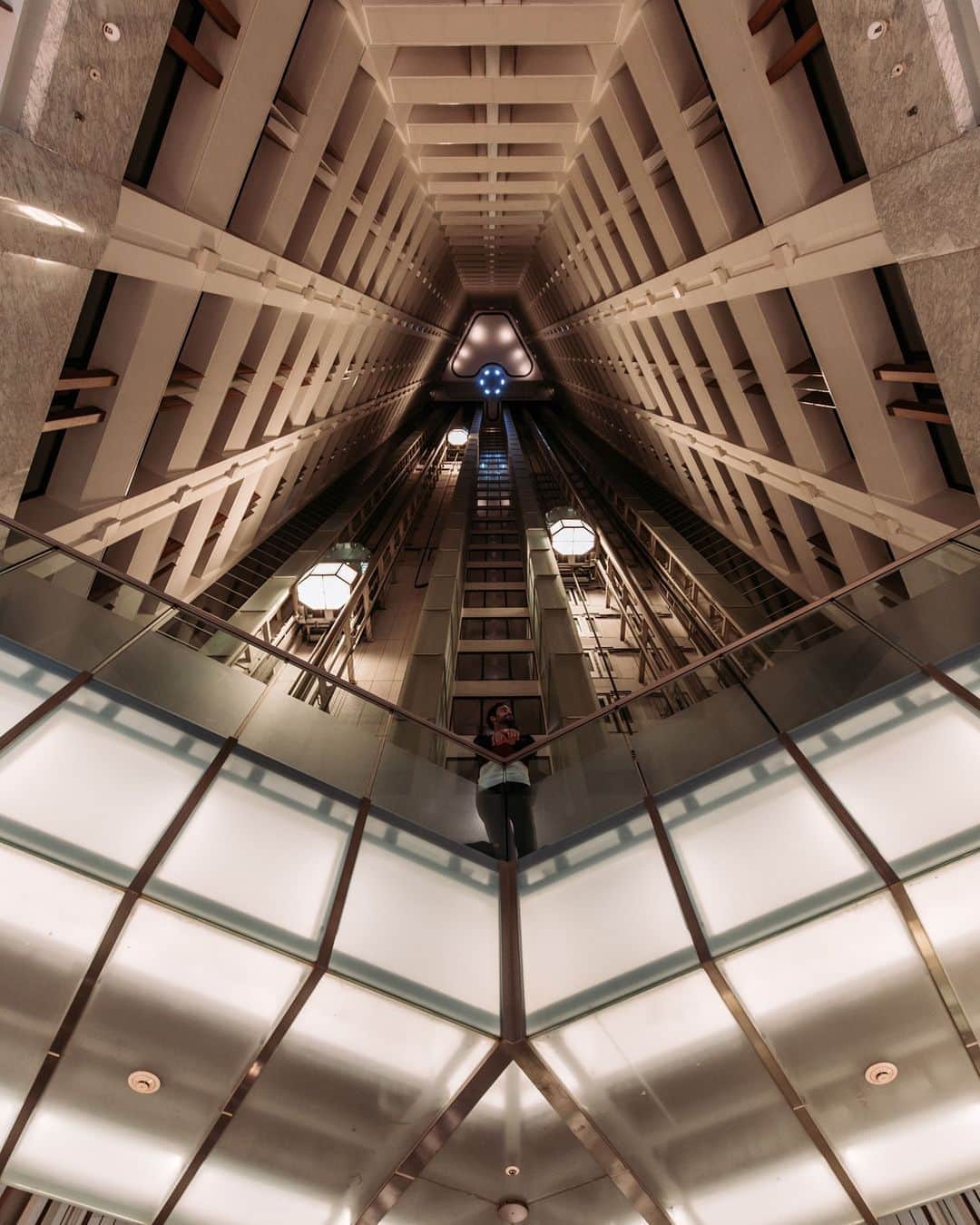 ザ・プリンス パークタワー東京さんのインスタグラム写真 - (ザ・プリンス パークタワー東京Instagram)「ご宿泊の際はモダンでエレガントな建物の内装までお楽しみください。  Step into the epitome of modern elegant architecture @princeparktowertokyo  Share your own images with us by tagging @princeparktowertokyo  —————————————————————  #TokyoTower #princeparktower #princehotels #tokyo #japan #beautifulhotels #tokyohotel #shibakoen #akabanebashi #azabujuban #tokyotower #ThePreferredLife #プリンスパークタワー東京 #東京タワー」10月7日 19時47分 - princeparktowertokyo