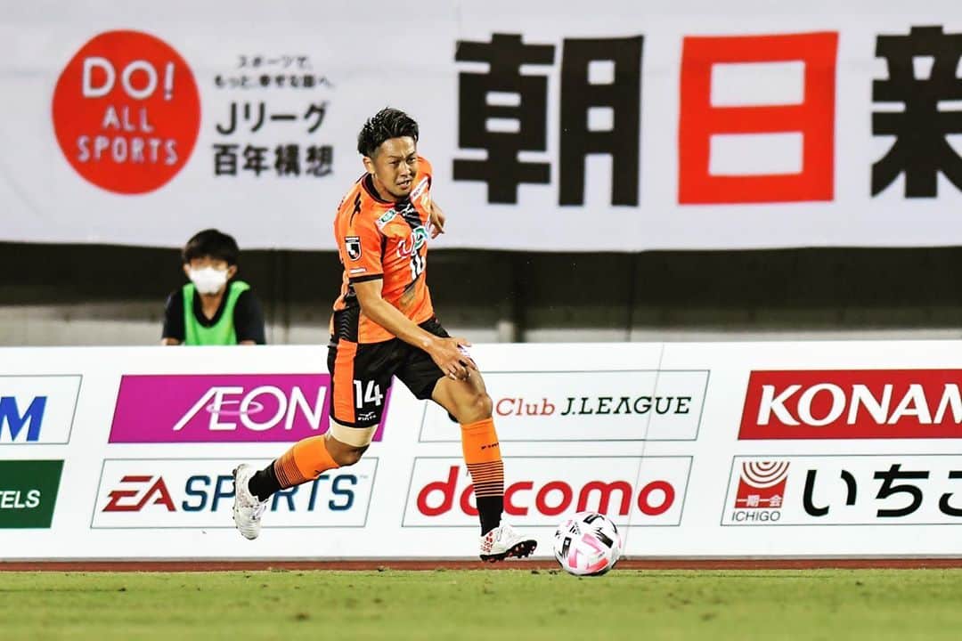 吉濱遼平のインスタグラム：「復帰戦でまた怪我してしまいました。 今年は怪我ばかりで力になれず申し訳ない チームも個人も苦しいシーズンになってますが残りの試合で巻き返すのでまた応援してもらえると嬉しいです。  #レノファ山口 #吉濱遼平」