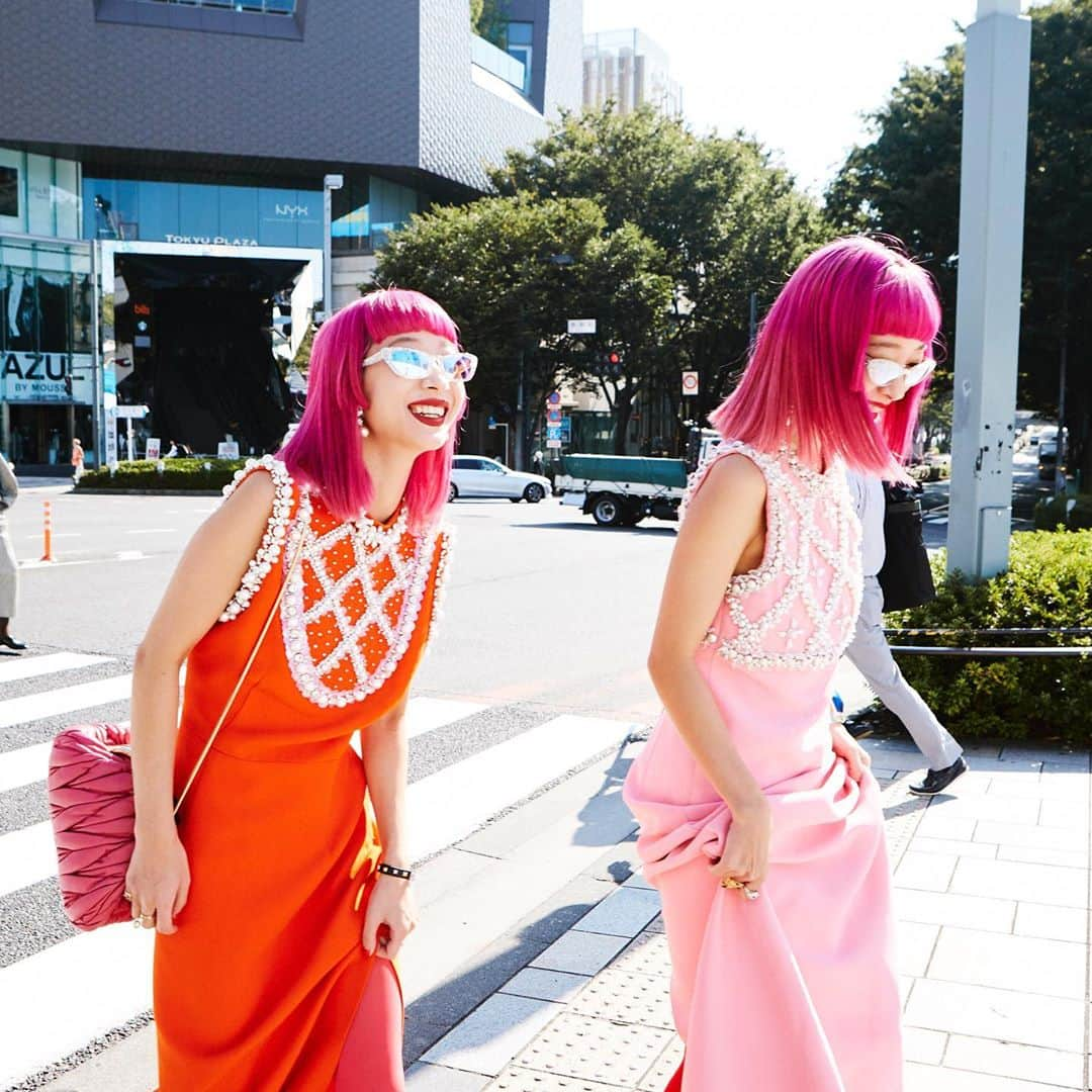 AYAさんのインスタグラム写真 - (AYAInstagram)「AMIAYA STREET SNAP # 9  @miumiu 🌹🦋❣️  Photo @p.hayato   #amiaya_streetsnap  #LOVEFASHION_LOVEYOURSELF  #amiayaの勝手にオフランウェイ」10月7日 19時57分 - ayaxxamiaya