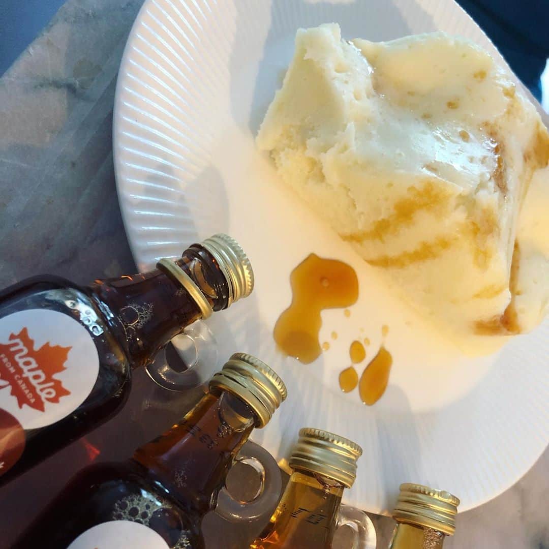 世手子さんのインスタグラム写真 - (世手子Instagram)「I ate a cake with Canadian maple 🍁🎂 I made a cake in the microwave in 3 minutes🍽🧁 It was a nice afternoon🍰☕️ https://maplefromcanada.jp https://www.bears-k.co.jp/gfcake-mix/ @maplecanadajp #カナディアンメープル でケーキ食べた(ﾟ∀ﾟ) #メープル にこんな種類があるなんて知らなかった❣️ ゴールデン、アンバー、ダーク、ベリーダークの4種類(о´∀`о) ベリーダークかけた（＾ω＾） #生後10ヶ月 から #メープルシロップ okなので #寿司太郎 もチョッチ食べたよ（╹◡╹）♡ メープルシロップを使ったお料理がいろいろ紹介されてるので @maplecanadajp ぜひこちらも見てね(*^o^*) @bears_0518 #グルテンフリー #熊本製粉 を使って #グルテンフリーケーキ が電子レンジで3分でつくれた（＾_＾） 豆乳とオリーブオイルいれて袋でかき混ぜるだけー！ ふわふわの蒸しパンケーキできた(*'ω'*) 感動！ 素敵な午後でした(๑╹ω╹๑ ) #sponsored ＃Bears #グルテンフリーケーキミックス#グルテンフリーレシピ #glutenfree #glutenfreecake #おうちでグルフリスイーツ  @asagakecom  #asagakeで体験」10月7日 19時50分 - rojide