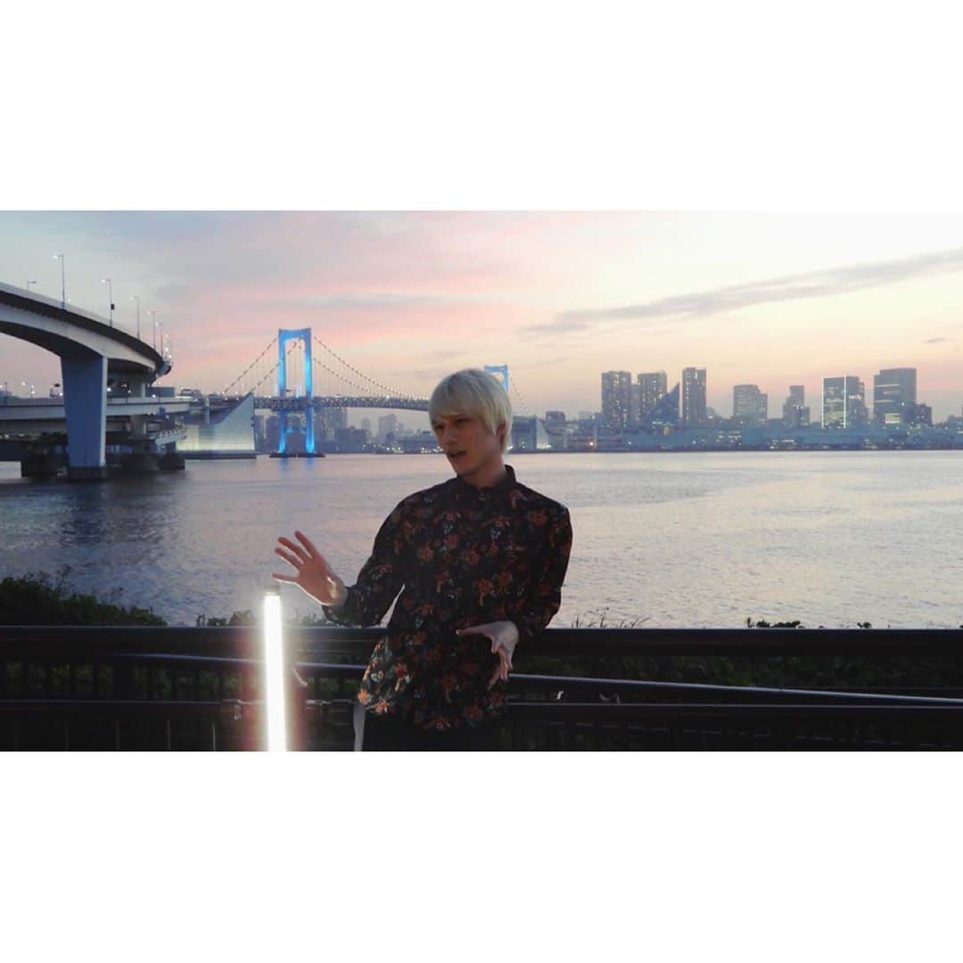 坂口健太郎のインスタグラム：「21時から　東京タラレバ娘2020 です🥰  謎の手。 よろしくお願いします🤲」