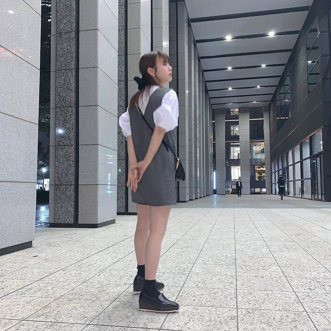 井口綾子さんのインスタグラム写真 - (井口綾子Instagram)「夜はもう寒いなあ😶  お洋服タグづけしてます🏷」10月7日 20時06分 - ayako_inokuchi