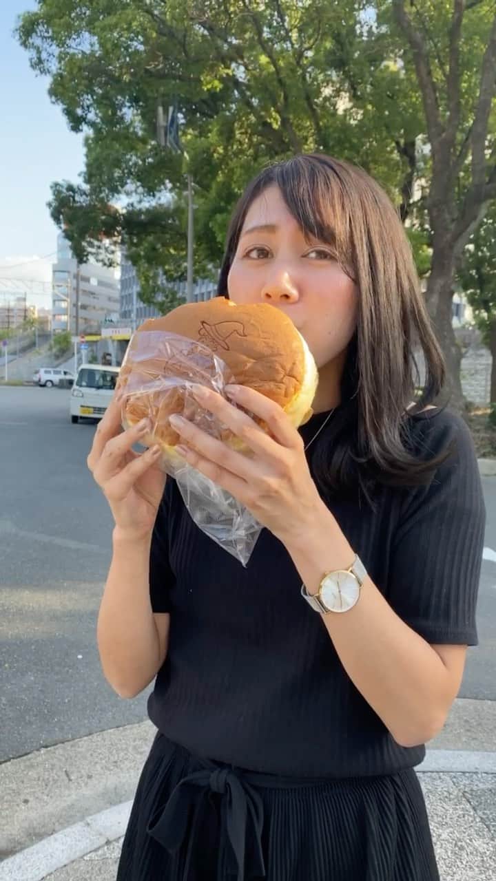 のインスタグラム：「: @大阪 #りくろーおじさんのチーズケーキ、 感動的なフワフワ感と美味しさ😍 贅沢な食べ方✧ : #大阪#りくろーおじさん#チーズケーキ#ドライブ」