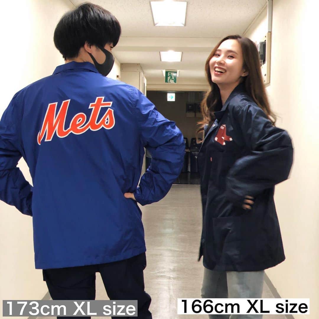 セレクションスタッフのインスタグラム：「.﻿ 今日もお疲れ様です…🐥﻿ ﻿ 今日はTTコンビで、MLBコーチJK着てみたの巻🧥﻿ Levis ×MLB のものになります！﻿ 本格的に寒くなるまでに丁度いいアウター❤️﻿ 春先も使えるので持っていて損なしアイテムと言えますね🤤﻿ ﻿ model:T👨🏻173cm XL size﻿ model:T👩🏻166cm XL size﻿ ﻿ ﻿ ﻿ ﻿ #mlb #リーバイス #スポーツウェア #スポーツコーデ #ストリートファッション #セレクション新宿 #セレクション大阪 #mlb好き集まれ🇺🇸 #ウインドブレーカー #ナイロンジャケット #コーチジャケット #メッツ #レッドソックス #levis #草野球 #草野球好きな人と繋がりたい #オーバーサイズ」