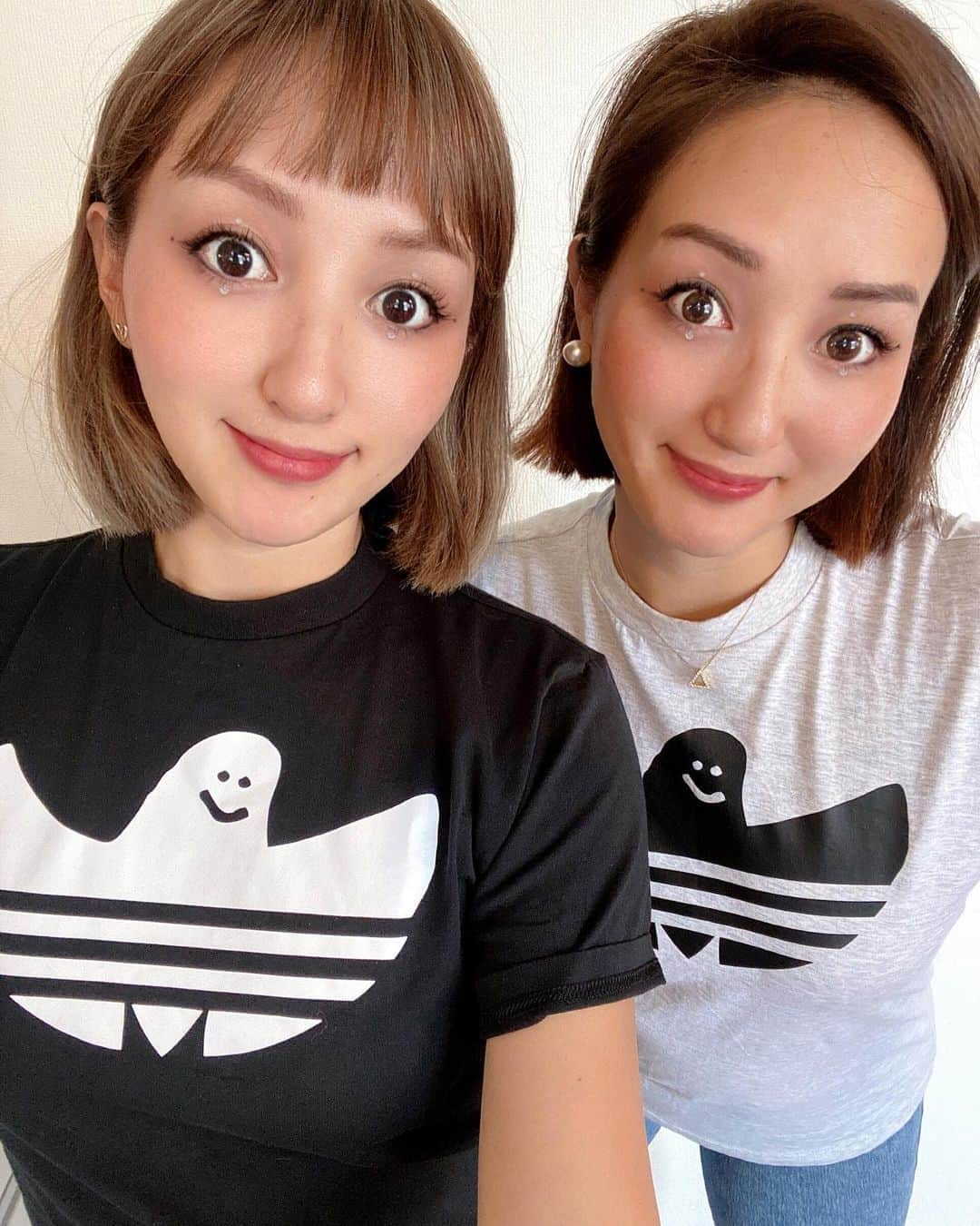 木村真野・紗野さんのインスタグラム写真 - (木村真野・紗野Instagram)「#adidastokyo #adidastwins #mayasaya #アディダス　#まやさや　#シュムー　色違い😂😂  数日前にまつエクつけにいってきました✨✨ 今回は120本付ける事が出来ました🥰🥰 サヤはすべてダークブラウンで付けたよ💁‍♀️💁‍♀️ @lovecurl.sangenchaya  @lovecurl.eyelash  いつも素敵な目元にしてくれてありがとうございます😘❤️❤️ @adidastokyo  @adidas」10月7日 20時00分 - mayasaya_kimura