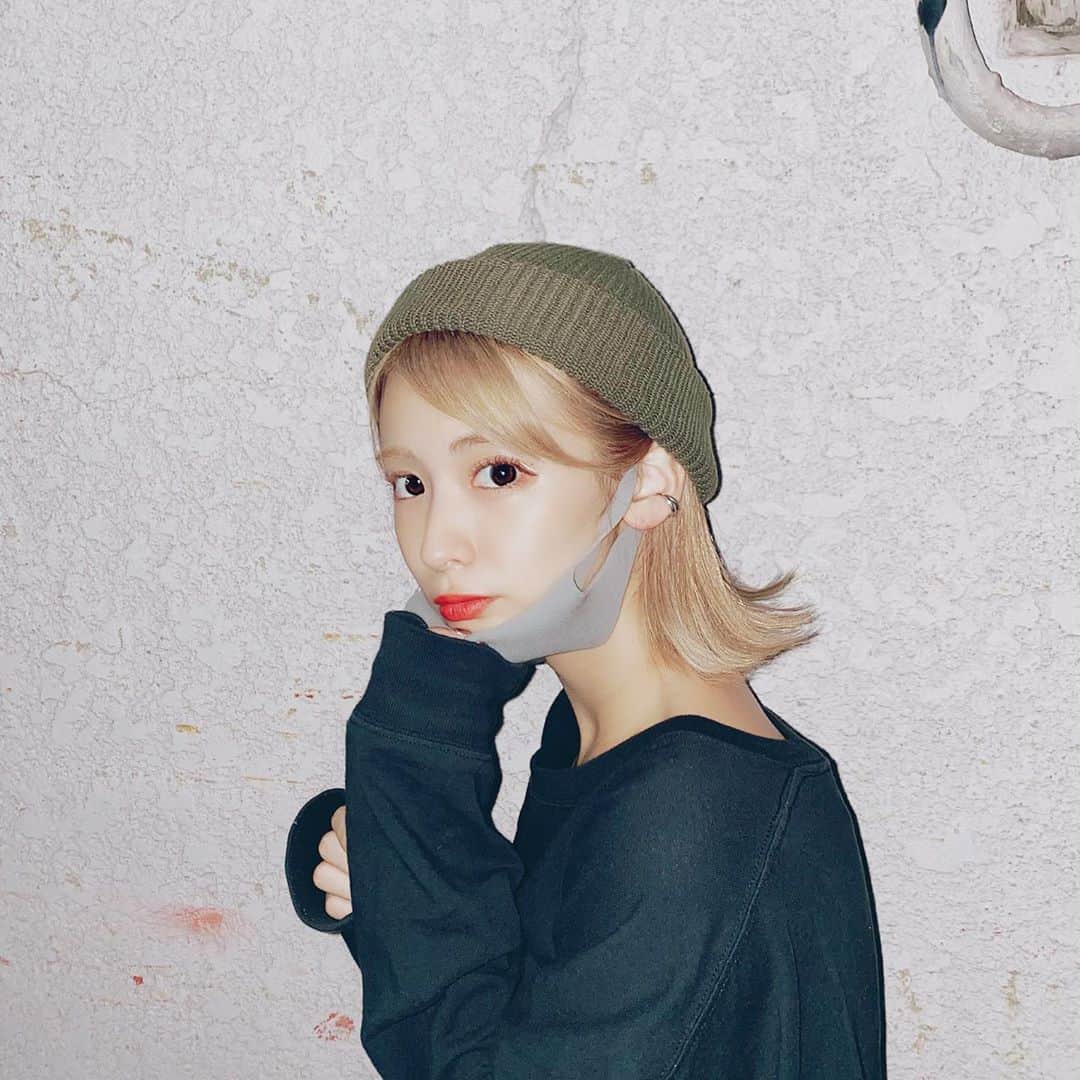 木下ひなこさんのインスタグラム写真 木下ひなこinstagram すーぐニット帽かぶっちゃう ハイトーンに何が似合うのかなぁって ネットサーフィンするのが 移動中のマイブーム ニット帽 ハイトーンボブ ハイトーン ハイトーンショート 切りっ