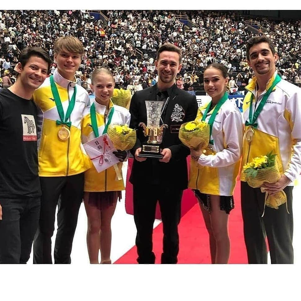 ハビエル・フェルナンデスさんのインスタグラム写真 - (ハビエル・フェルナンデスInstagram)「Can't believe one year has passed  since #JapanOpen2019! 🙏🏼😃🥇What a great win for Team #Europe!🙌🏼」10月7日 20時08分 - javierfernandezskater