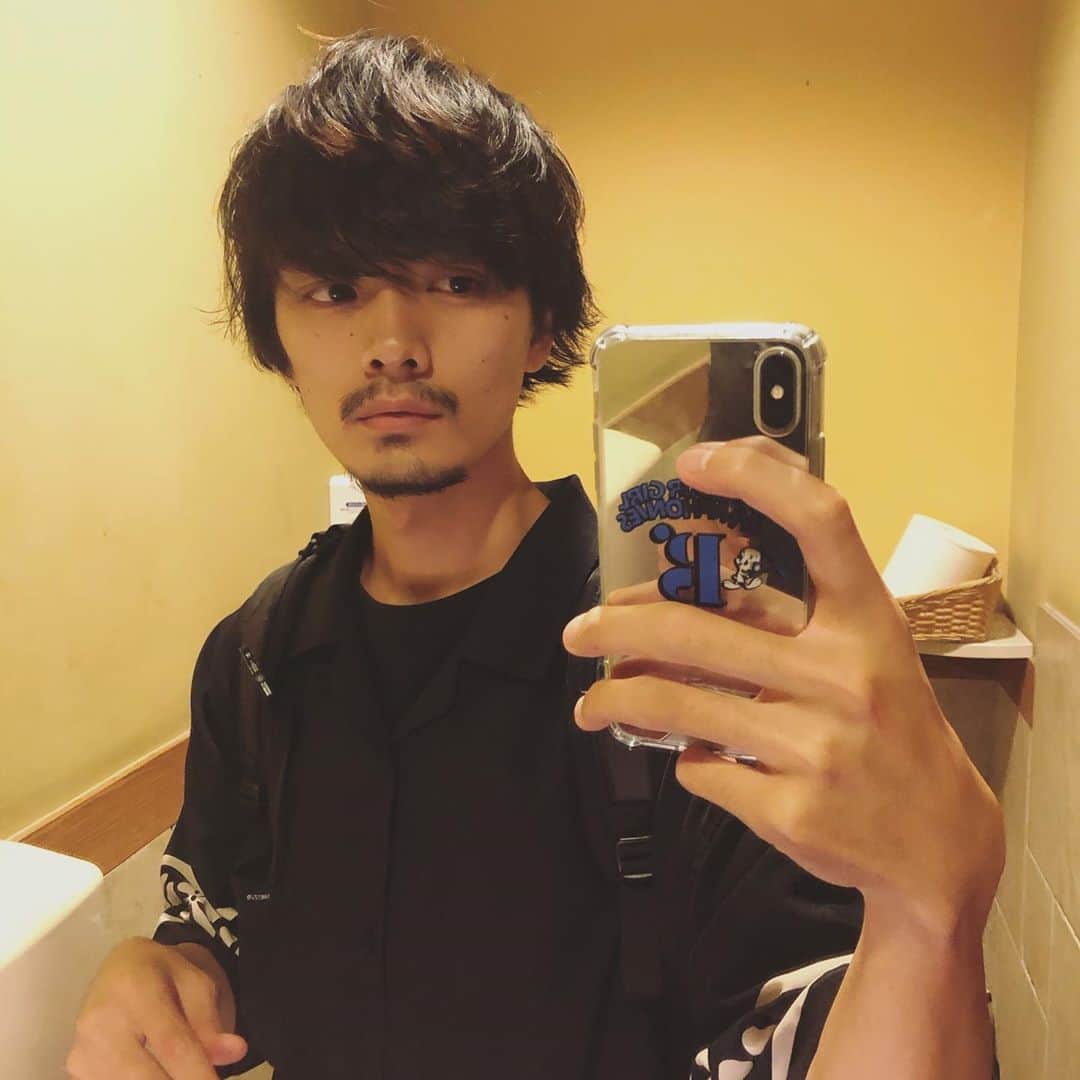 長坂 睦生のインスタグラム：「タリーズのトイレ」
