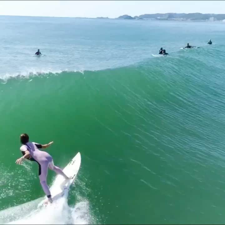 のインスタグラム：「2 waves/Left🍒♥️✨ 良い波の日✌🏻  videoはdroneから 🔥 by @balisatoshi   @billabongwomensjp @fcs_japan @whitebuffalo_official @hlna.jp @lux_jp_official @fijiwaterjapan #yusurfboards #bravo #aerotech」