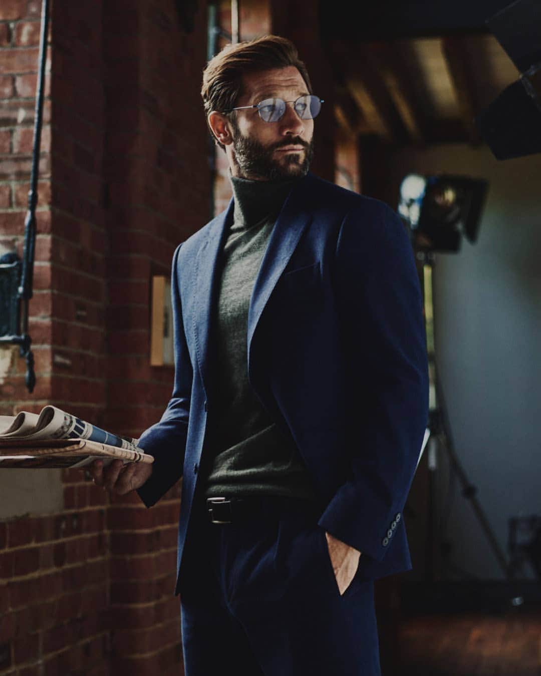 ハケットのインスタグラム：「For the perfect winter look, pair together a sturdy knit and a sharp, tailored blazer. Explore all the options at the link in bio. #STAYHackett」