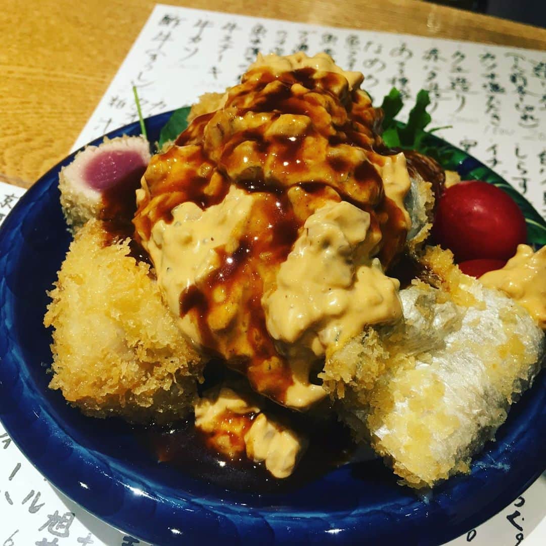 宮田麺児のインスタグラム：「クエ　カツオ　太刀魚のハラス 太刀魚の卵巣の　フライ  最高の魚フライ  #魚フライ #太刀魚 #クエ #カツオ#日本酒弘大#日本酒」