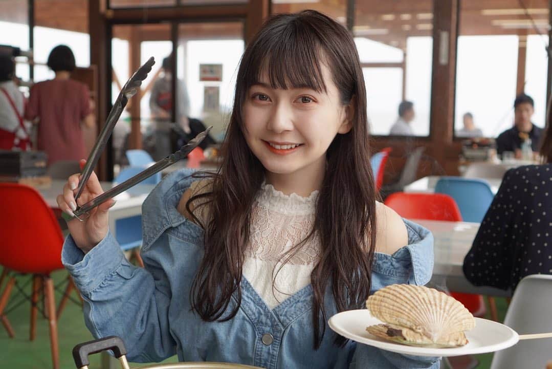 金久保マユ（ぼんぼん）のインスタグラム：「大きめの #ホタテ 🐚 自分で焼けて楽しかったです✌︎ . . . . . . . . . #きょコ#美意識向上#秋コーデ#夏コーデ#すき#美意識向上#かわいくなりたい#メイク#ぴんく#ヘアアレンジ#ワンピース#ポートレート#写真#ファッション#前髪#ぱっつん#水着#水着コーデ#水着姿#水着女子#プール#海#ホテル#旅行#映え #カメラ好きな人と繋がりたい#love#photo#camera#animegirl」
