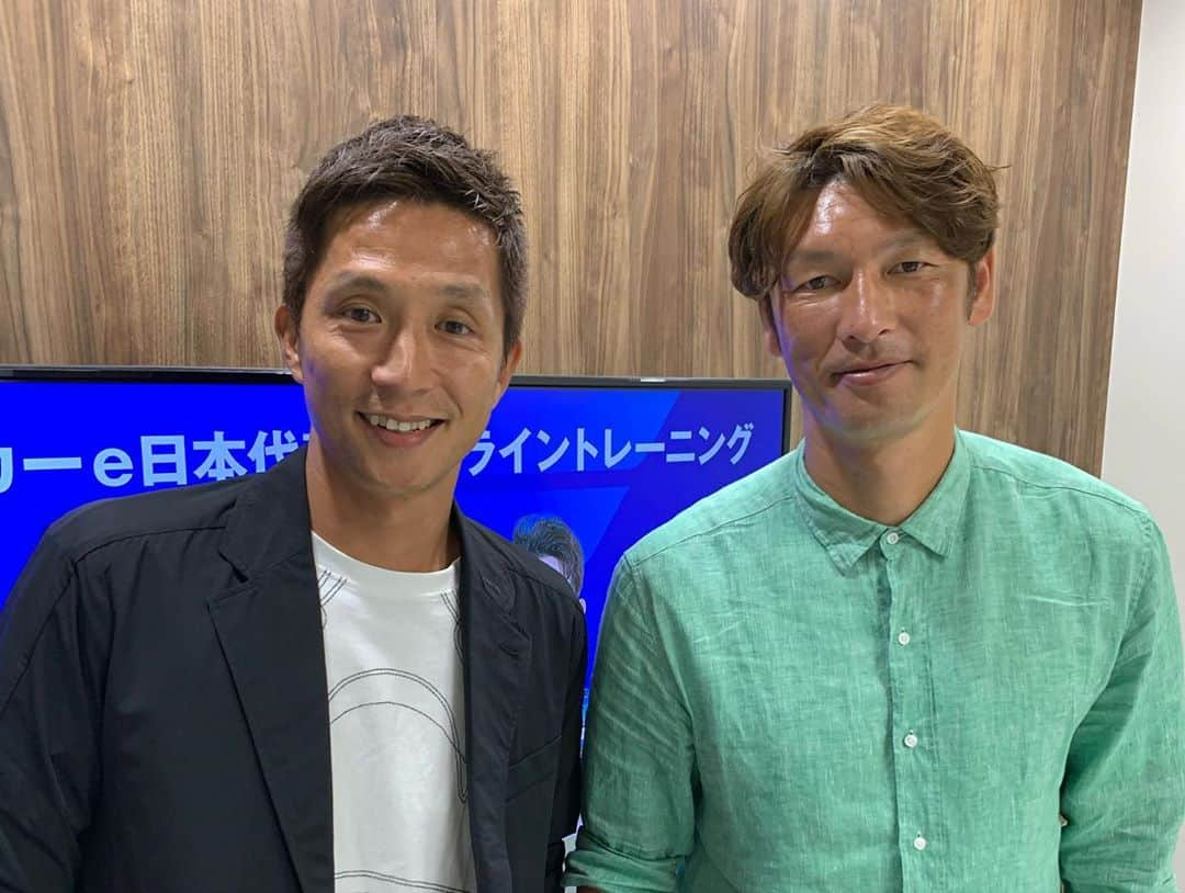 福西崇史さんのインスタグラム写真 - (福西崇史Instagram)「. サッカーe日本代表🎮と元サッカー日本代表⚽️ . 先日、新作サッカーゲームFIFA 21を発売前にplay🎮 10月9日発売👍 . さすがのe日本代表はうまい✨ そして、リアルなサッカーも駆け引きがあるんだけど、ゲームでも駆け引きがめちゃくちゃある〜😳😳😳 . 自分の指が痛いのなんのって！ 力入れすぎやろ🤣 . 福西ジャパンでwebナスリ選手とチームを組ませてもらいました🎮 . 皆さんありがとうございました😊 . #jfa #fifa21 #esports #jfatv #youtube #ライブ配信 #巻誠一郎 #fantom #webナスリ #福西崇史 #アグ」10月7日 20時56分 - takashi_fukunishi