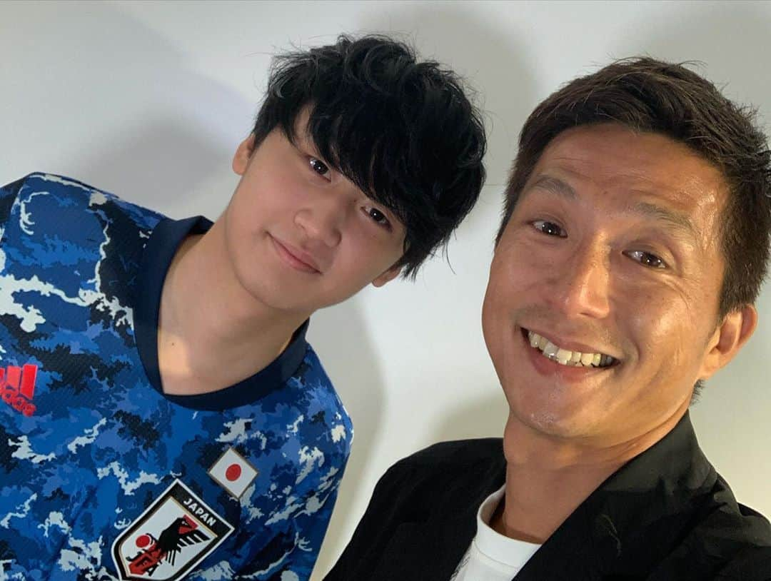 福西崇史さんのインスタグラム写真 - (福西崇史Instagram)「. サッカーe日本代表🎮と元サッカー日本代表⚽️ . 先日、新作サッカーゲームFIFA 21を発売前にplay🎮 10月9日発売👍 . さすがのe日本代表はうまい✨ そして、リアルなサッカーも駆け引きがあるんだけど、ゲームでも駆け引きがめちゃくちゃある〜😳😳😳 . 自分の指が痛いのなんのって！ 力入れすぎやろ🤣 . 福西ジャパンでwebナスリ選手とチームを組ませてもらいました🎮 . 皆さんありがとうございました😊 . #jfa #fifa21 #esports #jfatv #youtube #ライブ配信 #巻誠一郎 #fantom #webナスリ #福西崇史 #アグ」10月7日 20時56分 - takashi_fukunishi