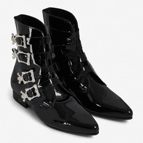 アンダーグラウンドのインスタグラム：「The Original Peck Boot. One of the boots from our 1987 Originals collection. the boot comes in leather, suede, patent leather and a vegan friendly option. The skull buckle option is featured here but also available with plain or "western style " buckles.⁠ ⁠ **Step by step we work to improve our environmental footprint. As an independent company we can use our freedom to select products from ethical and local suppliers and we are able to commit to small batch production. The Peck boot is handmade in sensible batch sizes, helping to achieve sustainable manufacture **」