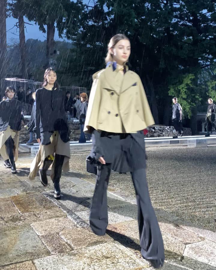 VERBALのインスタグラム：「@sacaiofficial SS21 show 👏🏻👏🏻👏🏻  #sacaiofficial #sacai」