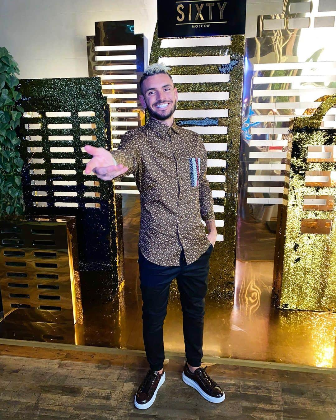 レミ・カベッラさんのインスタグラム写真 - (レミ・カベッラInstagram)「Smile is life 🤎」10月7日 21時02分 - remycabella