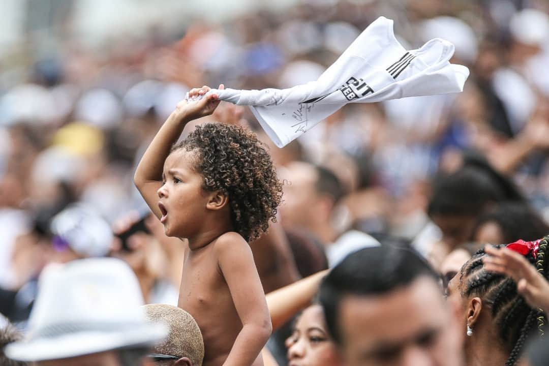 コリンチャンスさんのインスタグラム写真 - (コリンチャンスInstagram)「Bom dia, Fiel. Hoje é dia de Corinthians, dia de #ClássicoAlvinegro!⚫⚪ ⠀⠀⠀ ⠀⠀⠀ ⚽ Corinthians x Santos⠀ 🏆 @brasileirao (14ª rodada)⠀⠀⠀ ⏰ 19h⠀⠀⠀ 🏟 @neoquimicaarena⠀ 📺 @canalpremiere ⠀⠀ ⠀⠀ 📷Bruno Teixeira ⠀ ⠀⠀⠀ #SCCPxSAN #VaiCorinthians #BMG #Nike #EstrellaGalicia #CorinthiansEPositivo #Matrix #Midea #Poty #Serasa #Orthopride #CartãodeTodosCorinthians #AleCombustíveis #DoTerra #Hapvida #GaleraBET」10月7日 21時02分 - corinthians