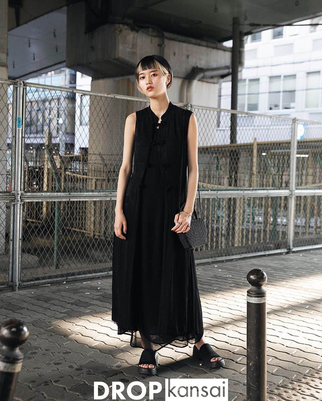 Droptokyoさんのインスタグラム写真 - (DroptokyoInstagram)「KANSAI STREET STYLES @drop_kansai  #streetstyle#droptokyo#kansai#osaka#japan#streetscene#streetfashion#streetwear#streetculture#fashion#関西#大阪#ストリートファッション#fashion#コーディネート#tokyofashion#japanfashion Photography: @fumiyahitomi」10月7日 21時03分 - drop_tokyo