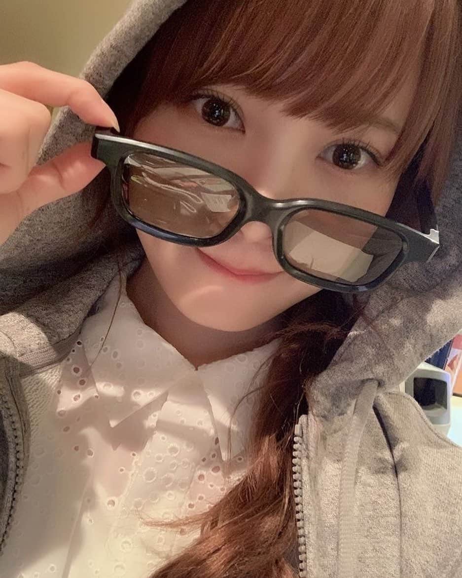 加藤史帆ファンアカウントのインスタグラム：「このとしちゃんの可愛さやばくない！！！ サングラス越しからチラリ👓 #加藤史帆 #加藤史帆好きな人と繋がりたい  #加藤史帆推し」