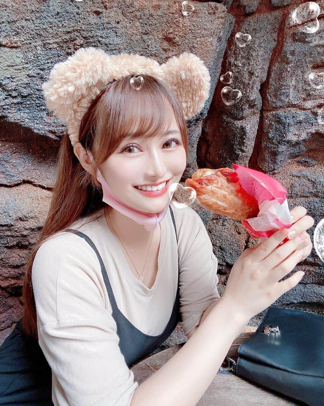 YU-RIのインスタグラム：「美女と野獣エリア行きたすぎる🥀」