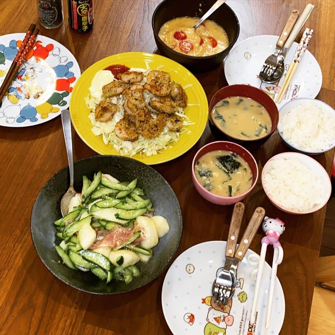 西山茉希さんのインスタグラム写真 - (西山茉希Instagram)「#西山食堂 #海老の磯辺フライ #なっトマト #洋梨きゅうりde生ハムサラダ #ワカメとえのきの玉子汁  海老は一個も食べれなかった。 最近続く。 メイン無し。  ま、いーけど。 ピカン。  #ぐないです」10月7日 21時12分 - maki.nshiyama50