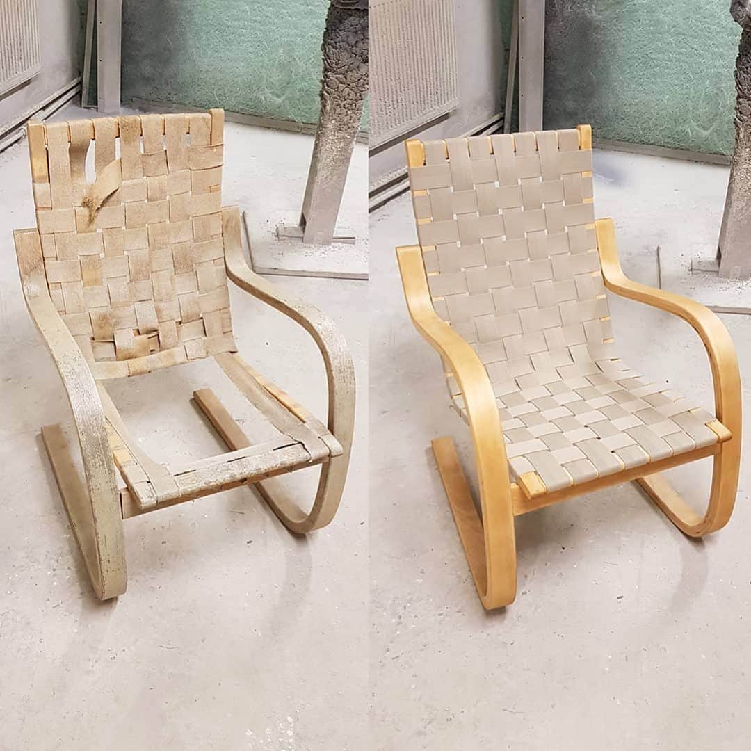 Artekさんのインスタグラム写真 - (ArtekInstagram)「New life for an old classic: @kingsheikki dismantled, sanded, glued and redid the finish of an old Armchair 406. Did you know you can buy webbing to restore your favorite pieces time and time again? Download the Re-webbing Guide for your local upholsterer via link in bio. #buynowkeepforever  #armchair406」10月7日 21時13分 - artekglobal