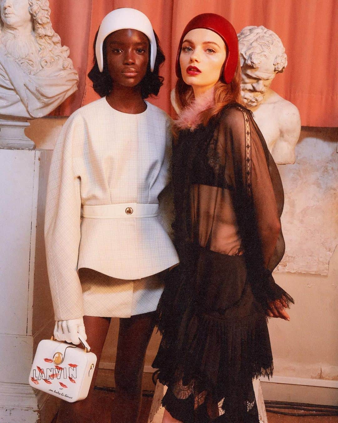 ランバンのインスタグラム：「“Lanvin est sur toutes les lèvres“ (“Lanvin is on everyone’s lips“): the “lipstick“ print on the Bento minaudière comes from an original #LANVIN beauty commercial from 1938.  The “Cosmetics” capsule collection is inspired by archives of LANVIN beauty commercials from the 1930s.  Discover the “lipstick“ print on a series of collector’s pieces. Available now via link in bio and in stores. #LanvinBags  #LanvinFW20」