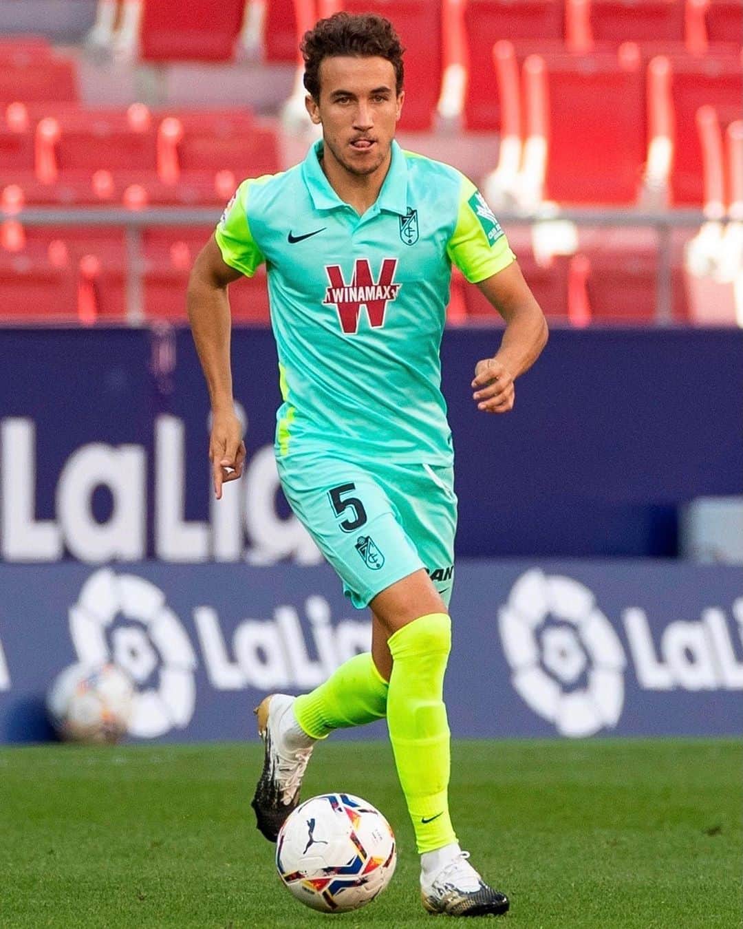 LFPさんのインスタグラム写真 - (LFPInstagram)「One of the surprise stars of #LaLigaSantander so far. Happy birthday, @luismilla_6! 🎂  Uno de los debutantes revelación de #LaLiga Santander. ¡Feliz cumpleaños, #Milla! 🎉  #Granada #Football #HayQueVivirla #YouHaveToLiveIt」10月7日 21時25分 - laliga