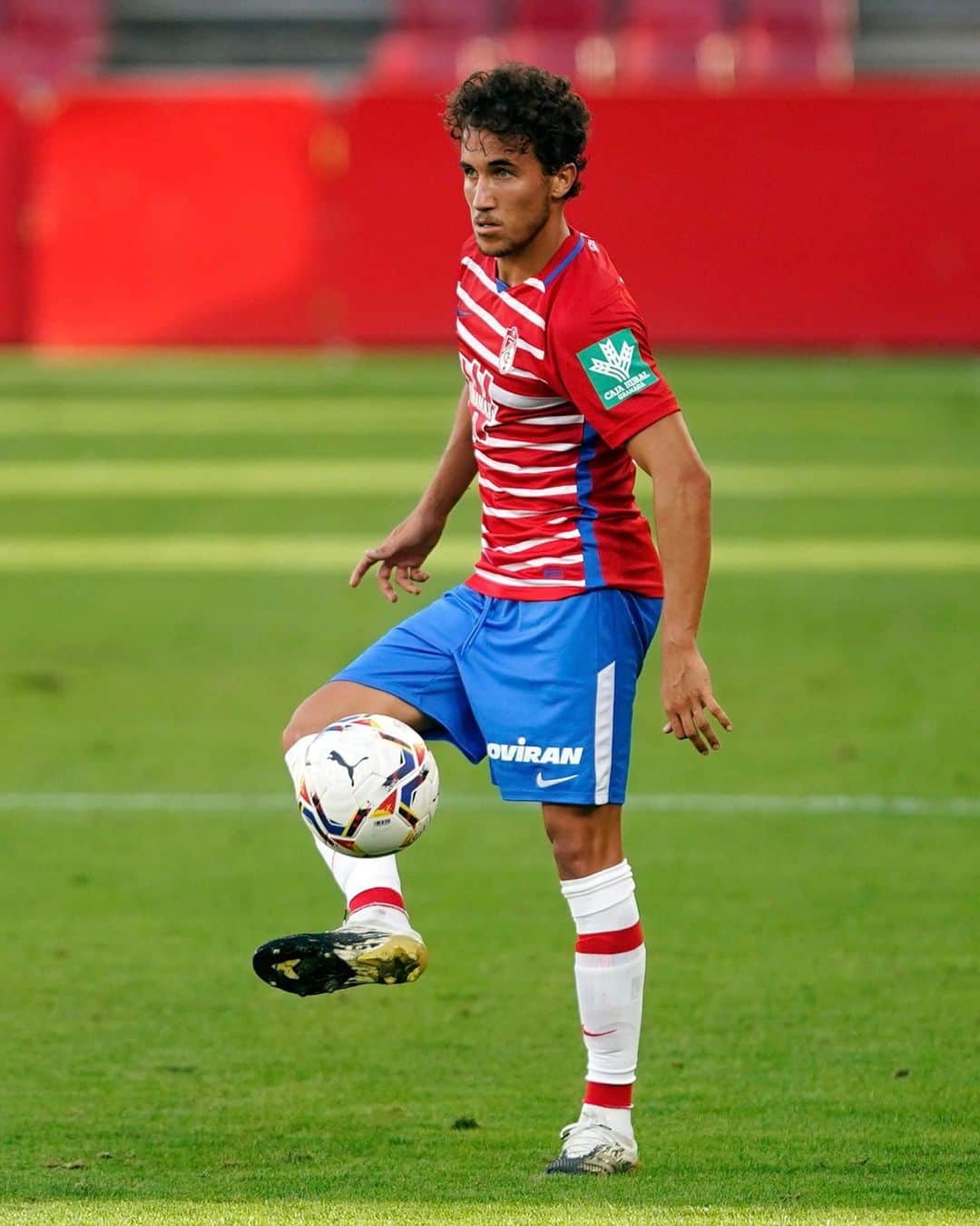 LFPさんのインスタグラム写真 - (LFPInstagram)「One of the surprise stars of #LaLigaSantander so far. Happy birthday, @luismilla_6! 🎂  Uno de los debutantes revelación de #LaLiga Santander. ¡Feliz cumpleaños, #Milla! 🎉  #Granada #Football #HayQueVivirla #YouHaveToLiveIt」10月7日 21時25分 - laliga