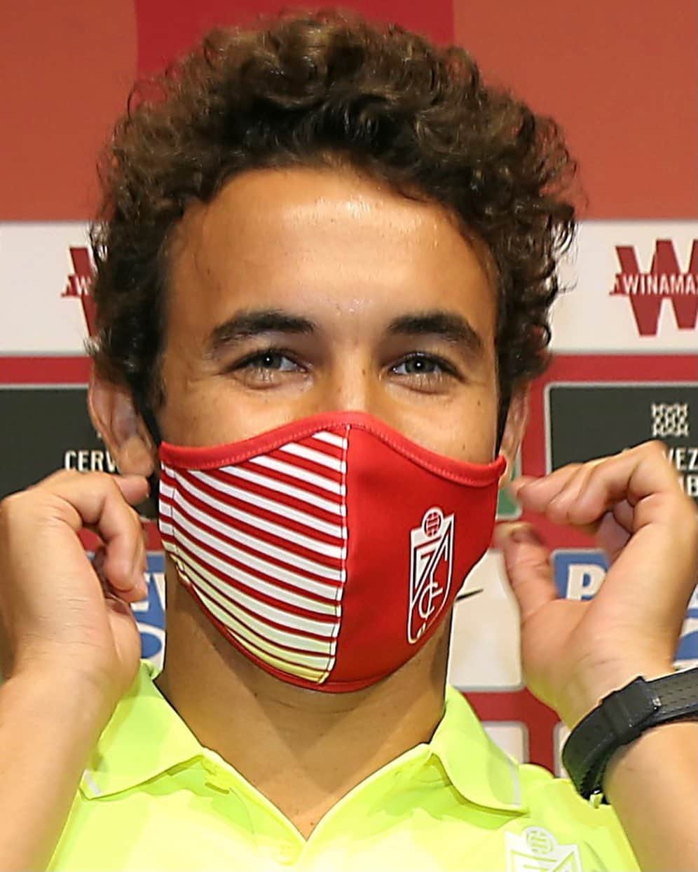 LFPさんのインスタグラム写真 - (LFPInstagram)「One of the surprise stars of #LaLigaSantander so far. Happy birthday, @luismilla_6! 🎂  Uno de los debutantes revelación de #LaLiga Santander. ¡Feliz cumpleaños, #Milla! 🎉  #Granada #Football #HayQueVivirla #YouHaveToLiveIt」10月7日 21時25分 - laliga