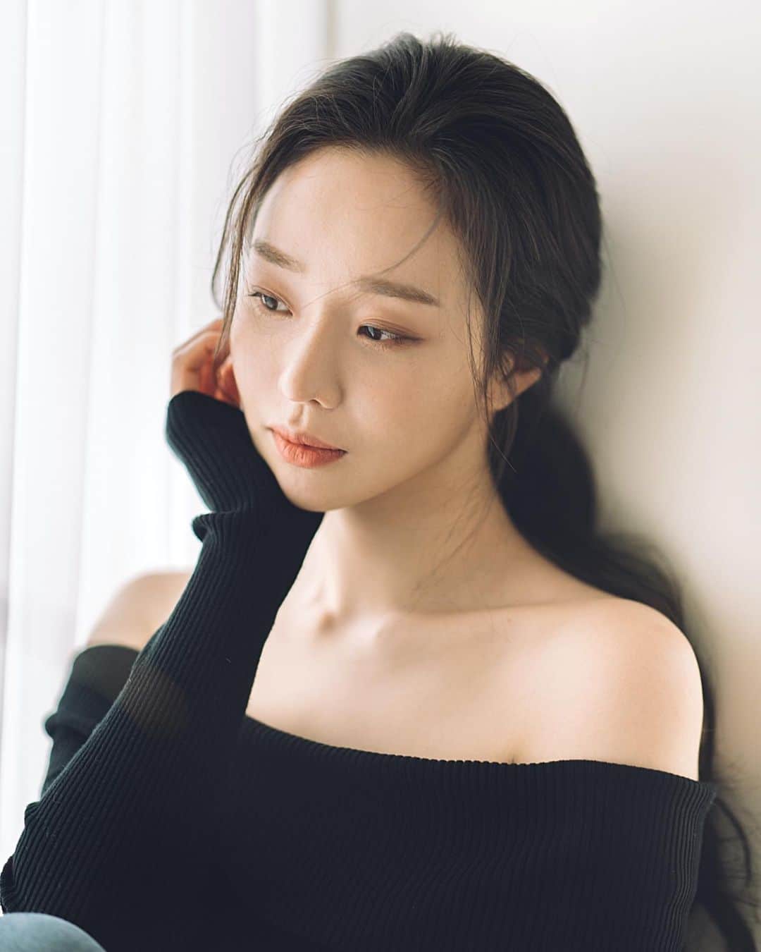 ムン・イェウォンのインスタグラム：「📸 @_jinhwa @leejinhwa_snap 💄 @mua_eji  🏡 @amelistudio.kr」