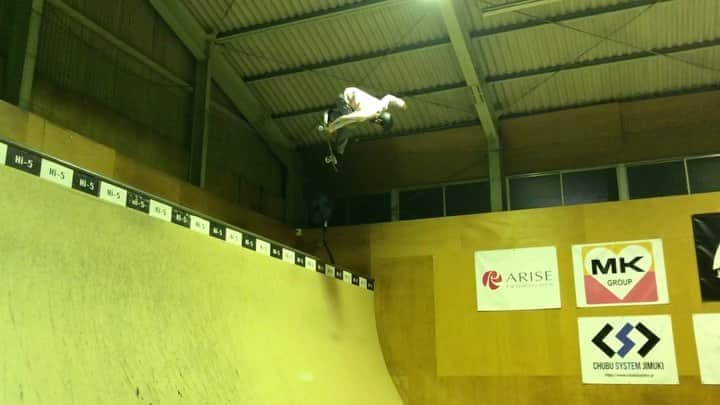 笹岡建介のインスタグラム：「🍾🍾🍾🙏🏻 @mktaxi.jp @dcshoes_japan @dorcus_tbs @bern_japan @stance_japan @skullcandyjapan @independenttrucks @rictawheels @minirampsteez @vertskateboarding  #mktaxi#dcshoesjapan #dcshoes #skullcandyjapan #bells #independenttrucks #triforce_k #hi_5 #dorcus_tbs #6556skateboarding #divisio#fivecrossskatepark #showgekiskateboards #13mind#bern#bernjapan#make___#skate#skateboard #instagood #skatecrunch #skatecrunchmag #minirampsteez #vertskateboarding #instagram」
