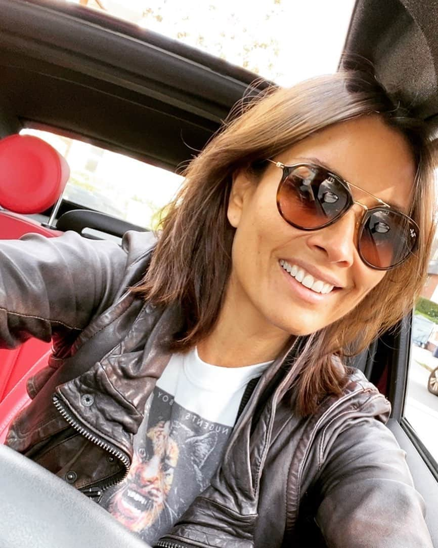 メラニー・サイクスさんのインスタグラム写真 - (メラニー・サイクスInstagram)「Haven’t had the car out for a while and it’s a roof down, Edith Piaf kinda day 😁💫❤️ #happydays #beepbeep #convertable #wednesdayvibes」10月7日 21時50分 - msmelaniesykes