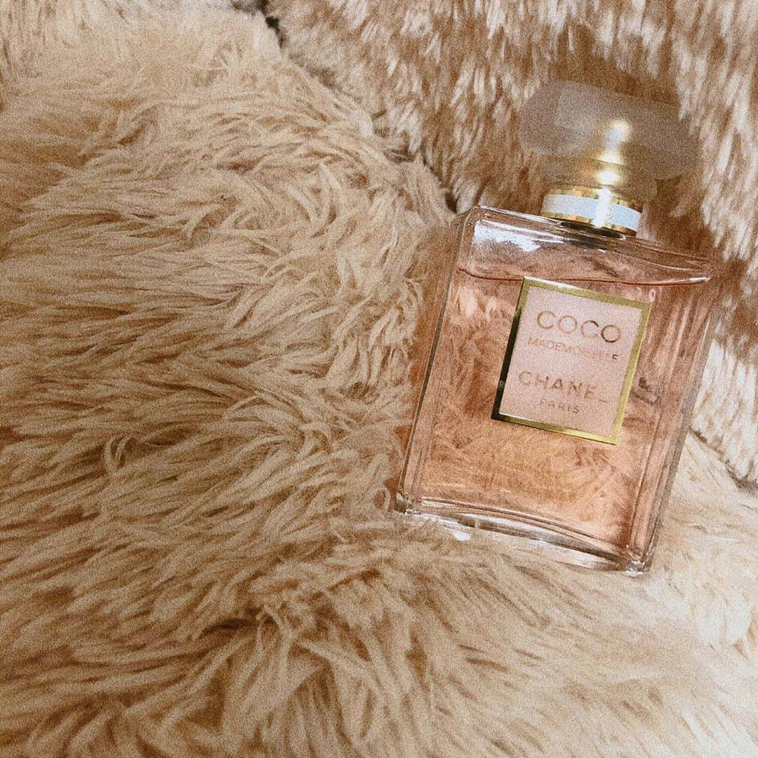 ちひろさんのインスタグラム写真 - (ちひろInstagram)「よき🧚‍♂️➰✨  #chanel #chanelmakeup #beauty #chanelfragrance #fragrance #fragrances #likeforlikes #like4likes #likeforfollow #followforfollowback #followｍe #follow #instagood #instalike #instagram #l4l #l4likes #l4ls」10月7日 21時44分 - chipipi_uspi