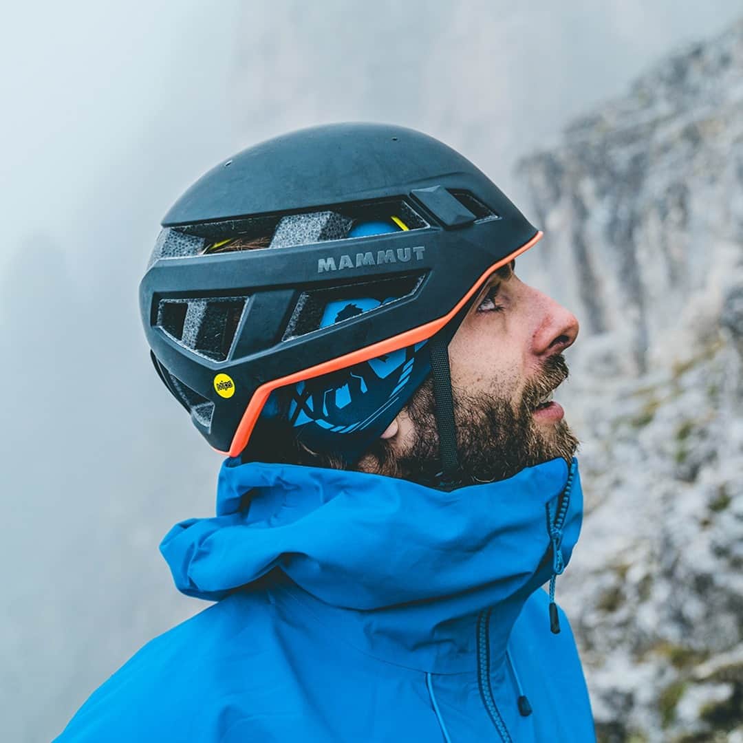 Mammutさんのインスタグラム写真 - (MammutInstagram)「Struggling to find your ideal helmet? Check our highlight stories now to get some help from our product manager Magnus!  Click the link in our bio to get directly to our helmet assortment!  #Mammut_Swiss1862 #helmets #knowhow」10月7日 22時00分 - mammut_swiss1862
